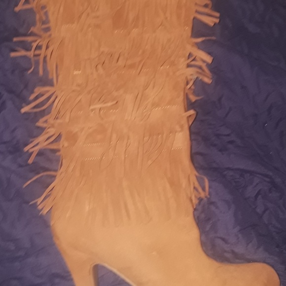 Camel color knee high fringe Boots 9 - Picture 3 of 3